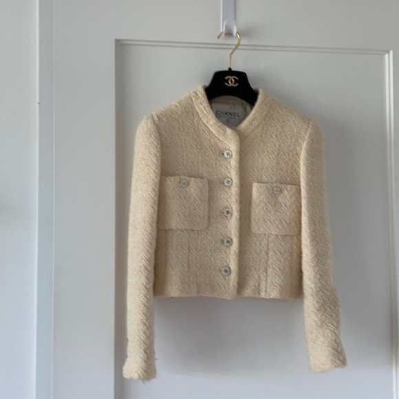 Meet your Posher, Lilia - Picture 3 of 6